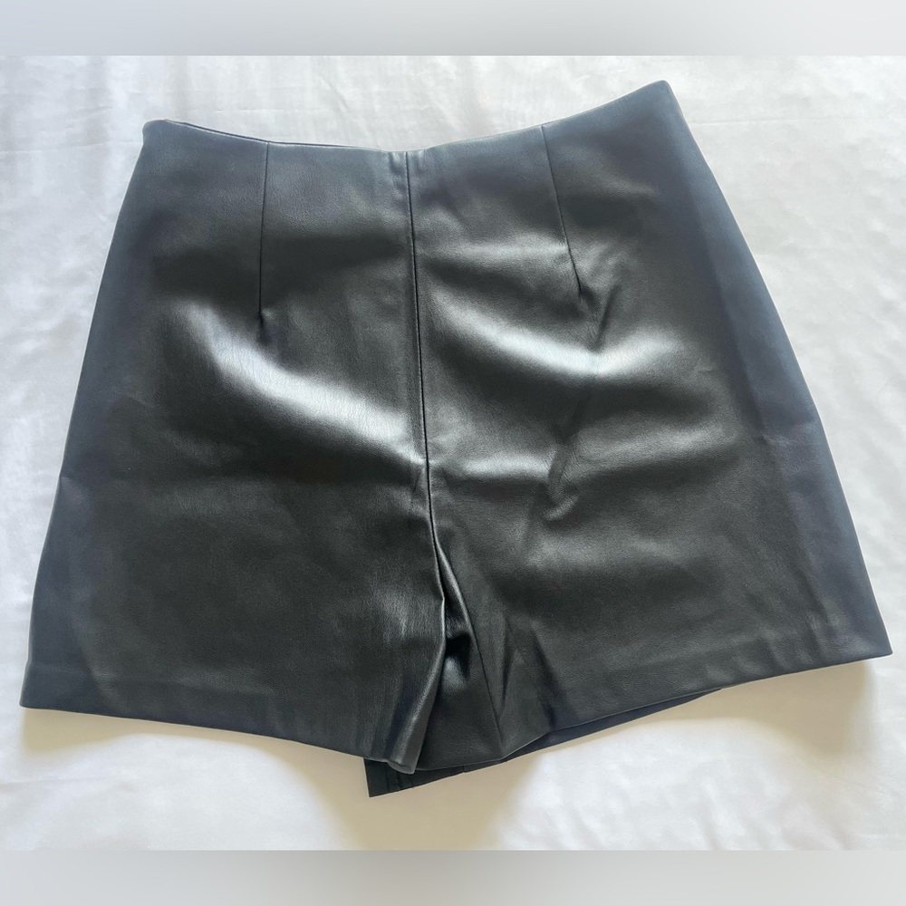 Zara women’s leather skirt/short - Picture 4 of 4